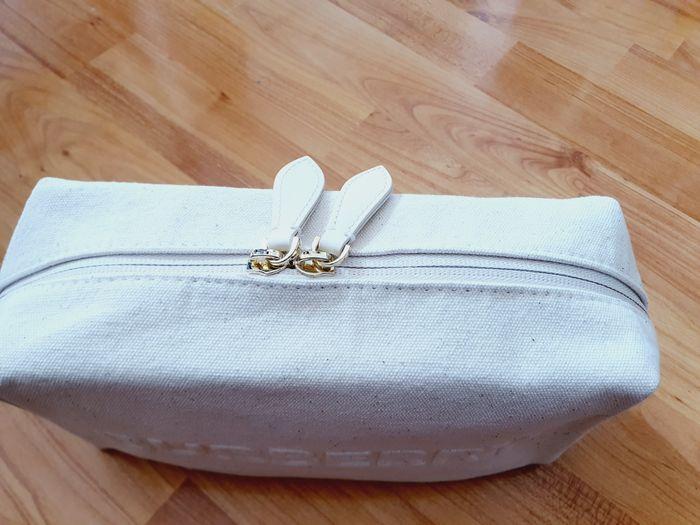 Trousse De Toilette "BURBERRY" en Toile Blanche neuve sous blister. - photo numéro 3