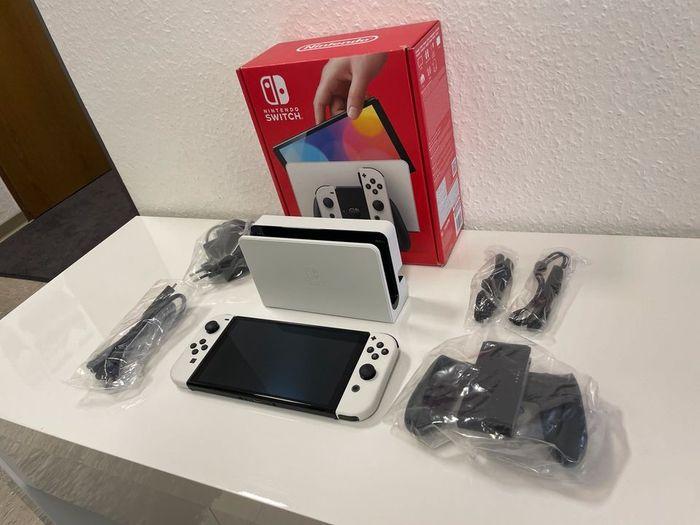 Nintendo Switch Oled Édition + 3 Jeux Switch/ Neuf + Accessoires - photo numéro 2