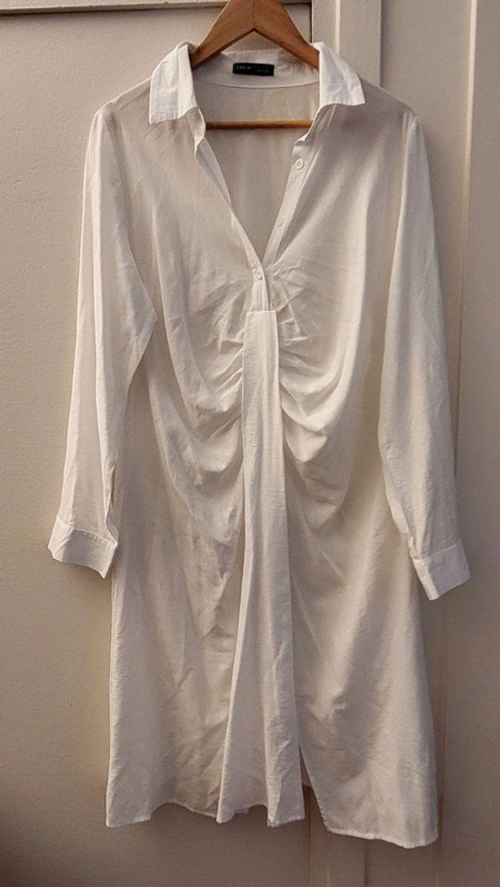 Chemise longue blanche - photo numéro 1