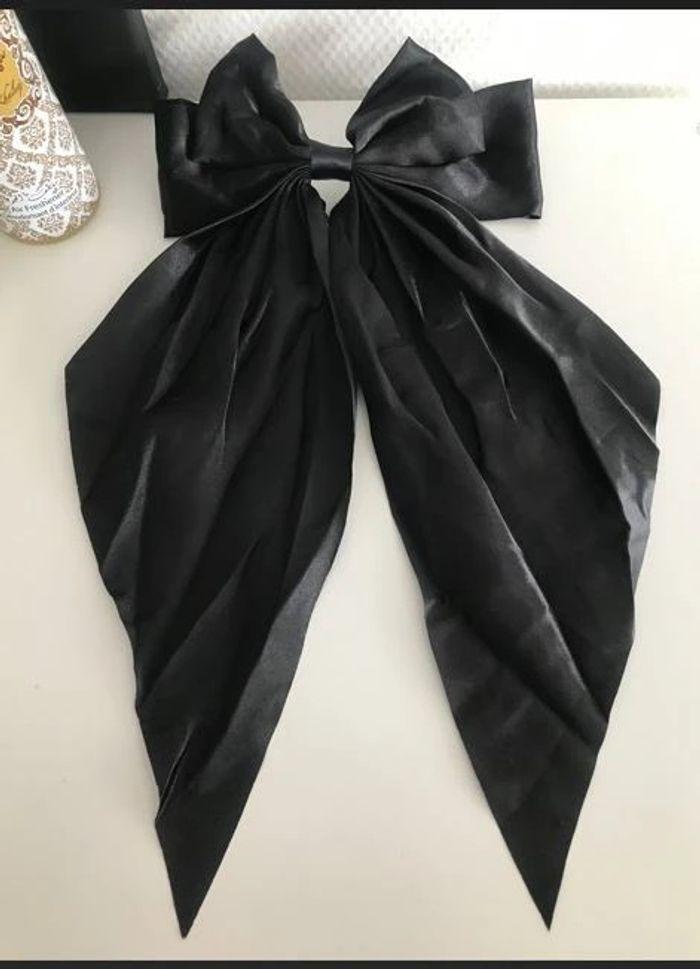 Grande barrette noeud satin noir 🖤 - photo numéro 1