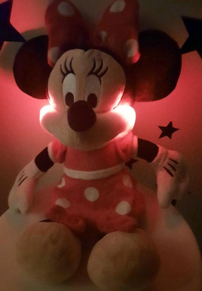 Grande peluche Disney Minnie Mouse aux joues lumineuses - photo numéro 6