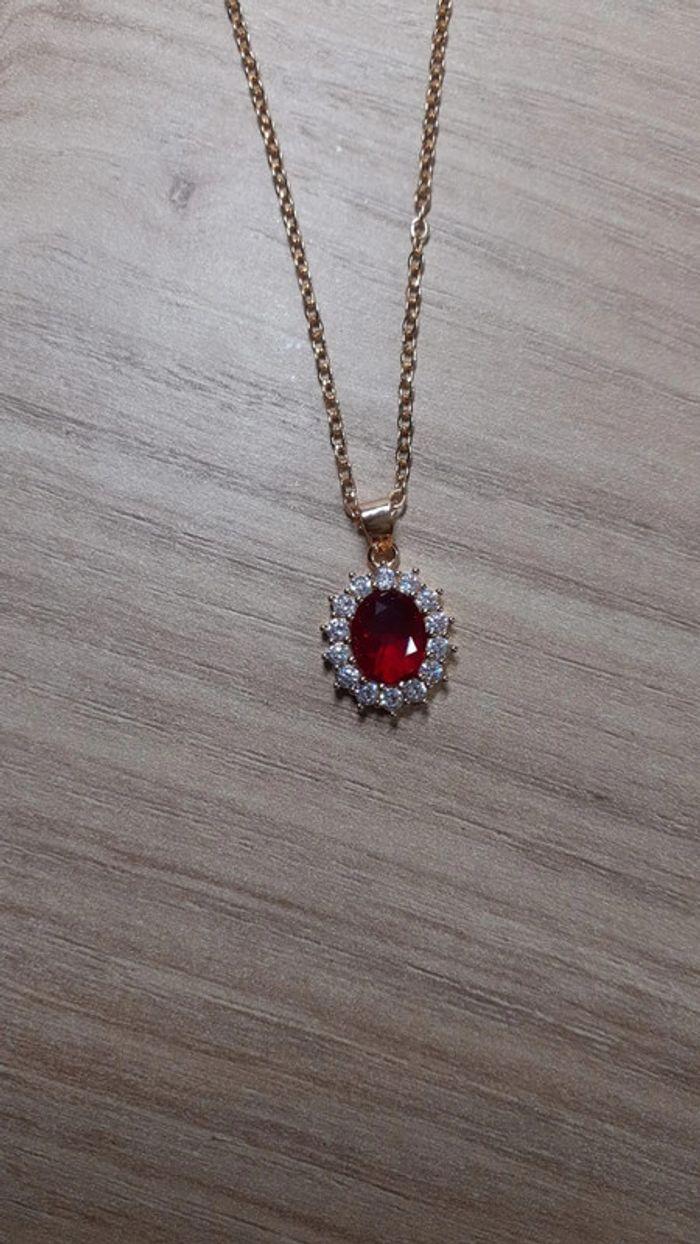 collier avec pendentif rouge - photo numéro 2