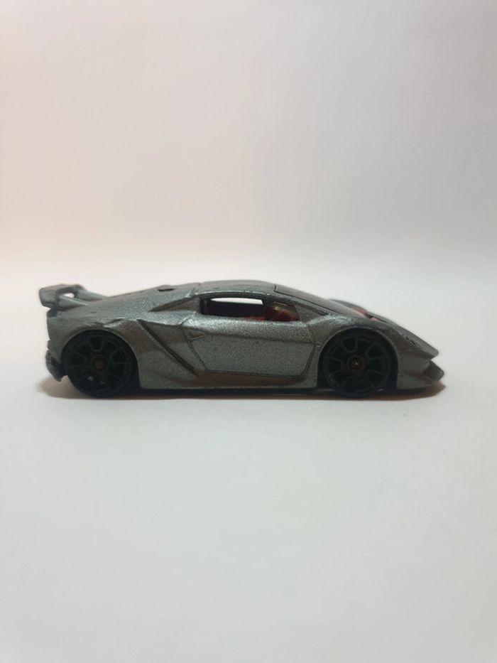 Hot Wheels 2013 Lamborghini Sesto Elemento Grise - 1/64 - photo numéro 5