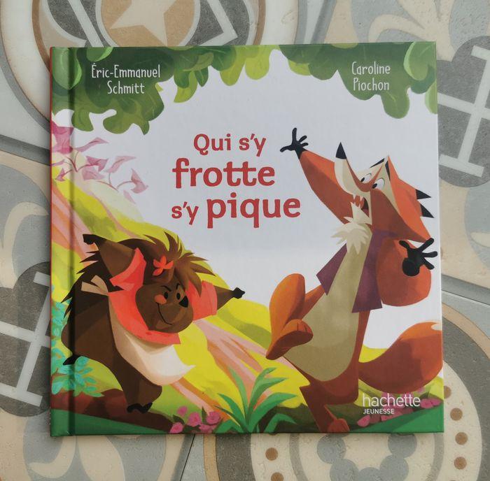 Livre QUI S'Y FROTTE S'Y PIQUE d'ERIC-EMMANUEL SCHMITT et CAROLINE PIOCHON HACHETTE JEUNESSE neuf