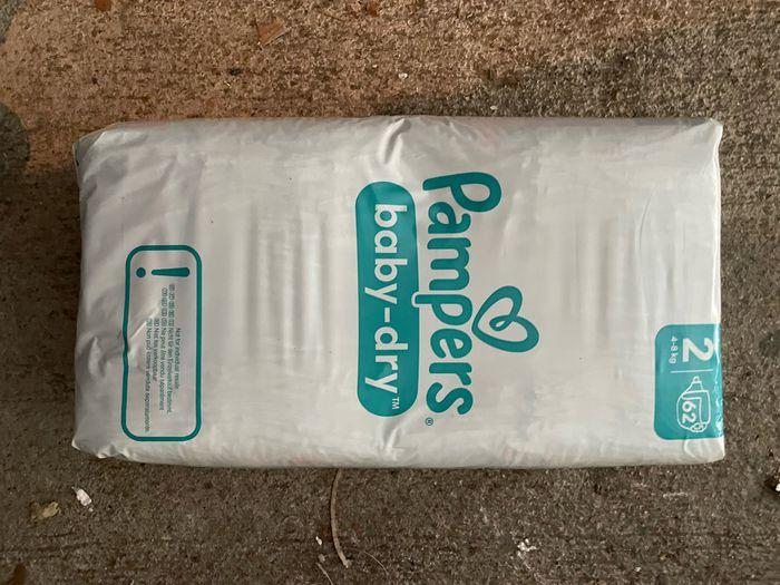 Couches Pampers Baby Dry taille 2