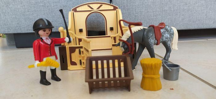 Playmobil Cheval box Trakehner et cavalière (5110) - photo numéro 1