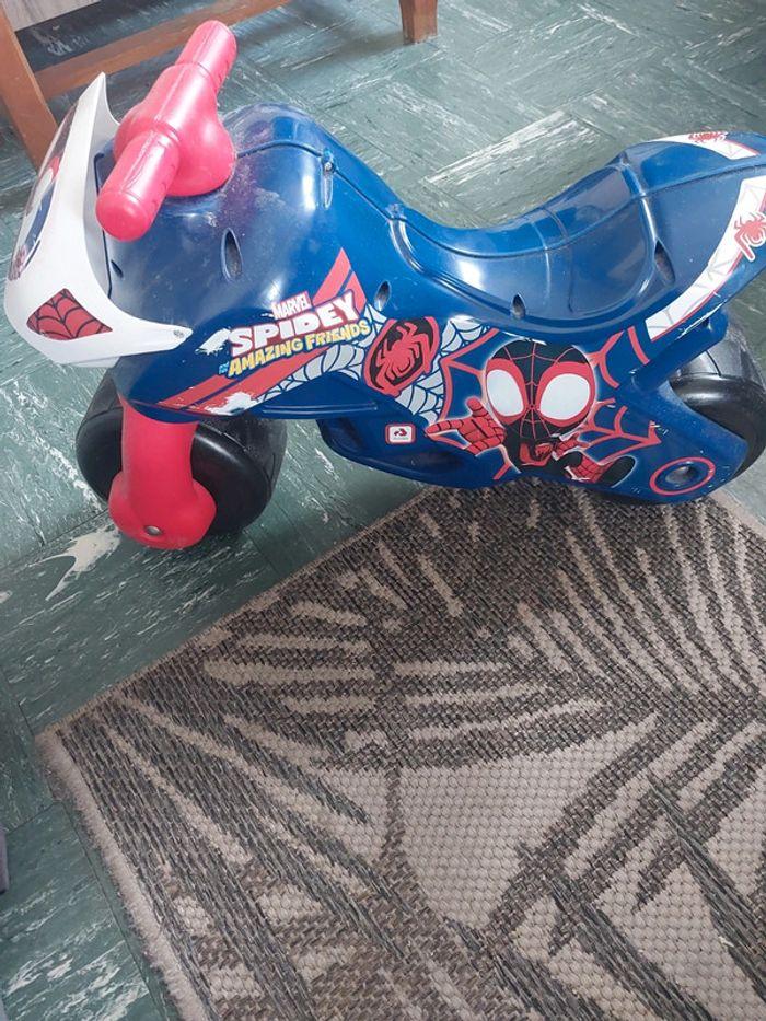 Moto spidey - photo numéro 1