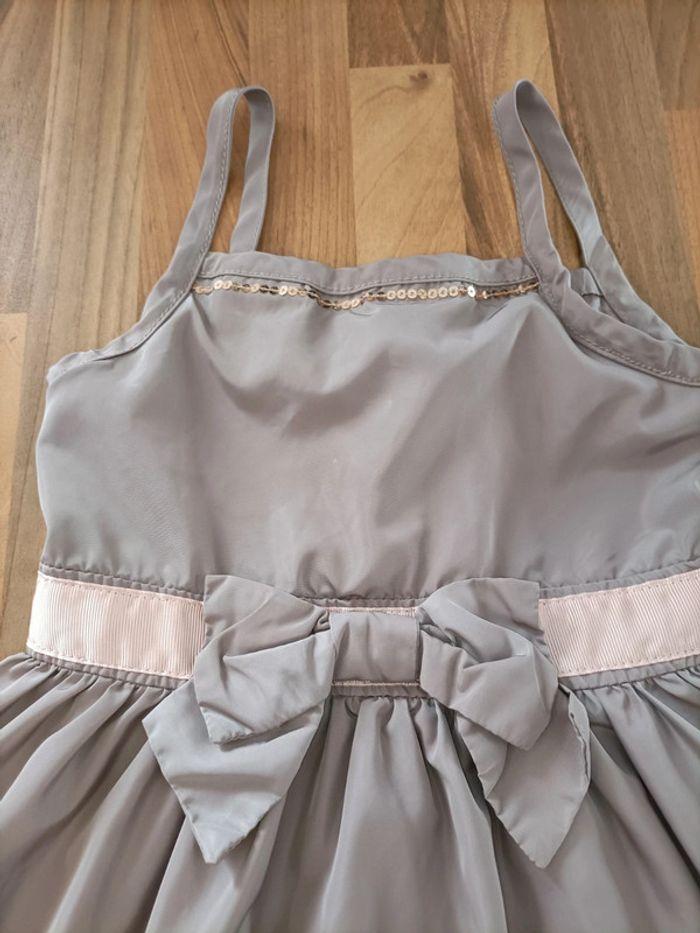 Robe taupe👗 4 ans - photo numéro 4