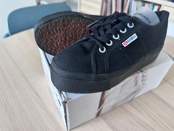 Superga plateforme noire 38 - photo numéro 1