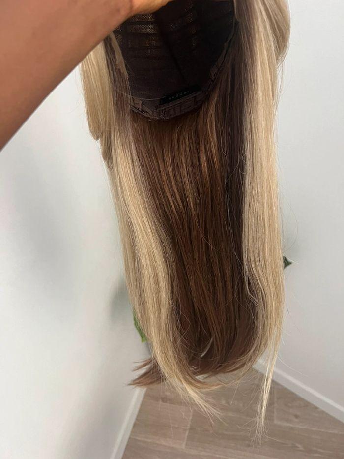 Perruque lace front blonde frange rideaux avec reflet brun - photo numéro 17