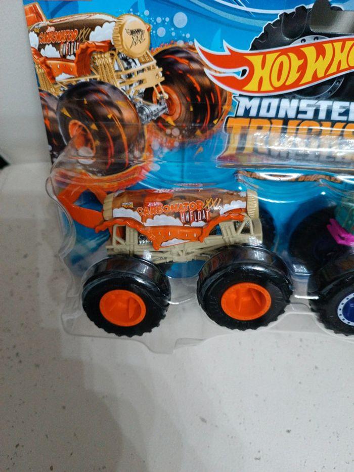 Monster truck hot Wheels neuf, 1/64, "Carbonator XXL " et " 1 Bad Scoop " - photo numéro 2