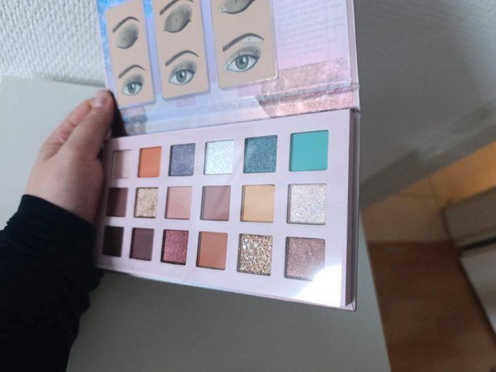 💄Palette Hyperspace Fab Factory 18 fards à paupières💄 - photo numéro 6