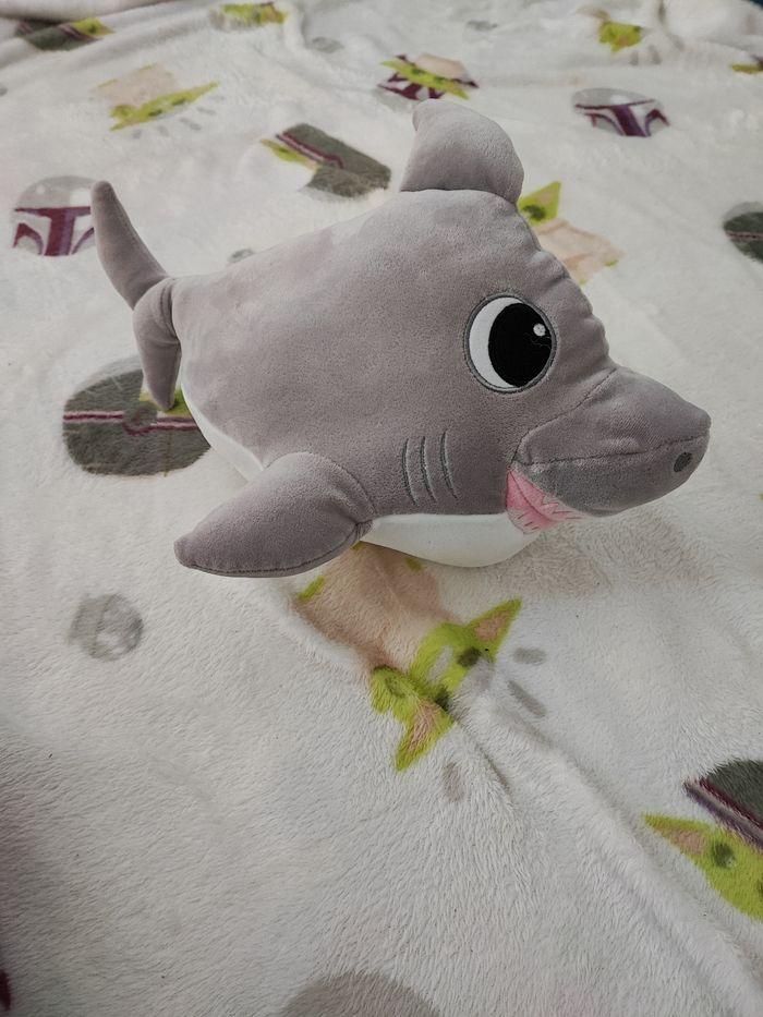 Requin peluche - photo numéro 1