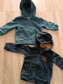 Lot de deux gilets a capuche 2 ans