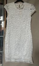 robe moulante dentelle blanche OSEY