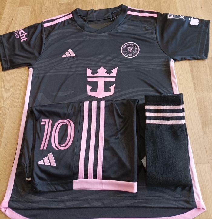 Maillot Messi Inter Miami tenue complète taille 10 ans modèle extérieur - photo numéro 4