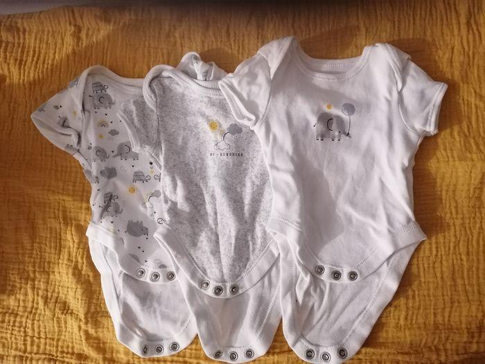 Lot bodys manches courtes, taille naissance