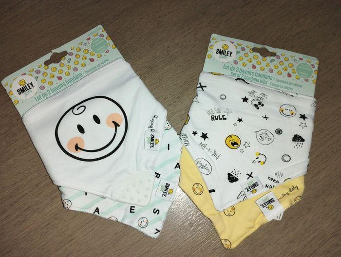 Lot de 4 bavoirs bandanas neufs Smiley Baby - photo numéro 1