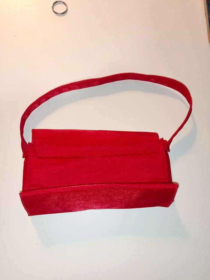 Pochette rouge satinée pour soirée, noël, jour de l'an, mariage, anniversaire, saint Valentin - photo numéro 6