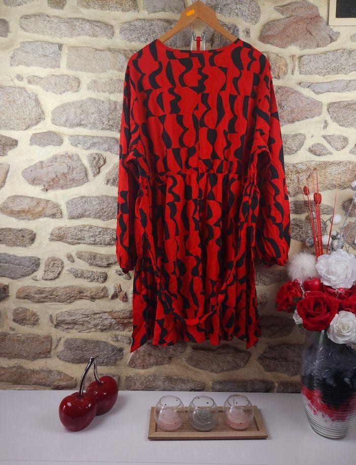 Robe manches bouffantes rouge et noire Femme taille 52 marque Boohoo 🍓 - photo numéro 3