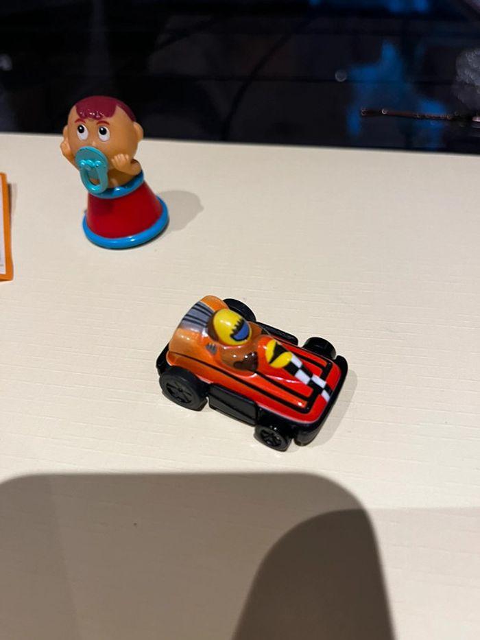 4 figurines surprise kinder surprise bébé qui tête sa tétine, voiture, tortue - photo numéro 5