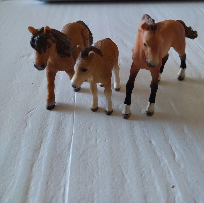 Lotb2 chevaux et un poulain Schleich - photo numéro 2