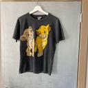 T-shirt gris avec motif Le Roi Lion jaune taille XS