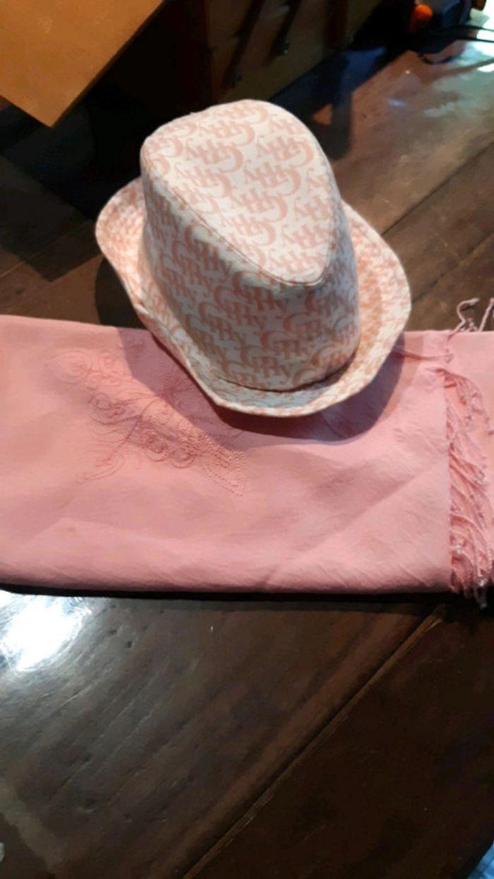 Chapeau Kiabi taille 57 toile rose blanc - photo numéro 10