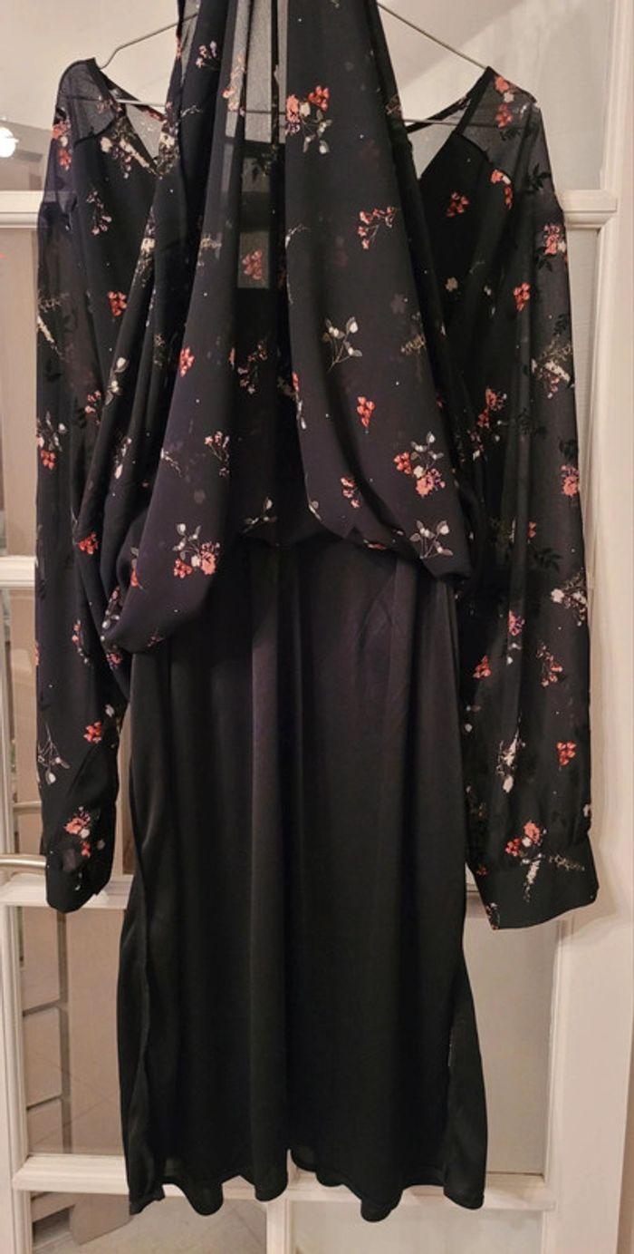 Robe noire à fleurs taille 54/56 - photo numéro 3