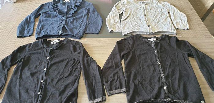 4 gilets 4/5ans - photo numéro 1