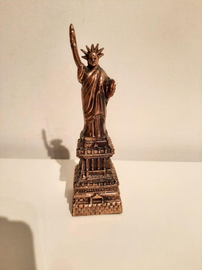 Statuette en métal de la statue de la liberté - photo numéro 1