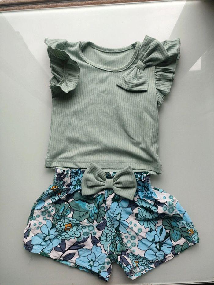 Petit ensemble maillot short bébé fille 6 -9 mois - photo numéro 1