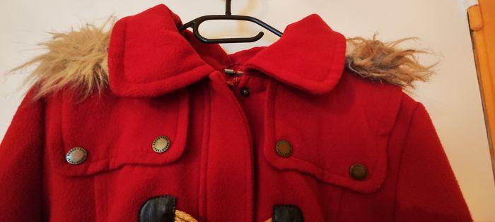 Manteau rouge à capuche - photo numéro 4