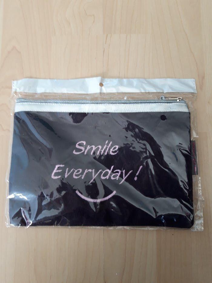 Trousse "smile everyday" - photo numéro 1