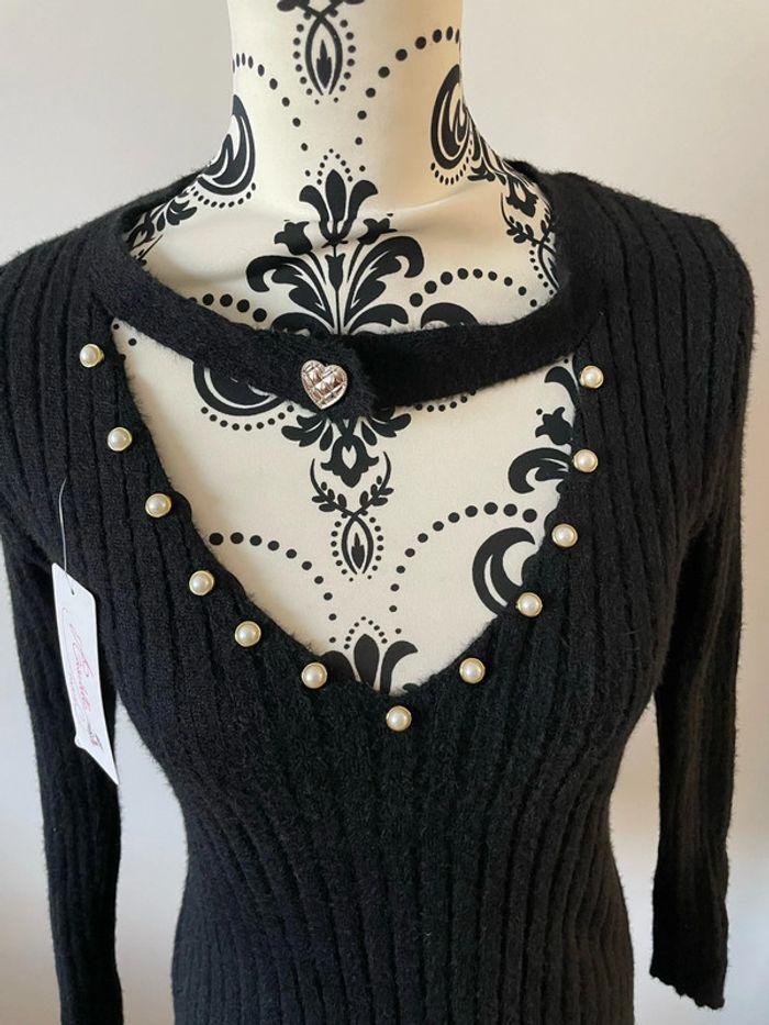 Pull doux noir col V strass blanc au col V neuf aisabelle taille 38 - photo numéro 2