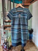 Jolie robe bleue a lignes et motif vintage fermeture