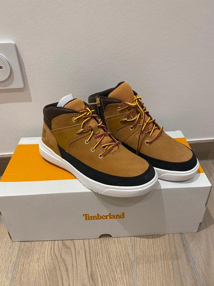 Bottines Timberland neuves taille 34 - photo numéro 1