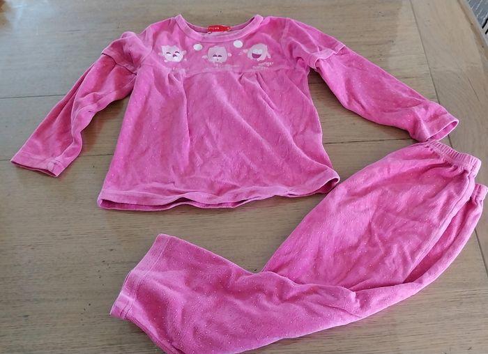 Pyjama velours fille 4/5ans en bon état - photo numéro 1