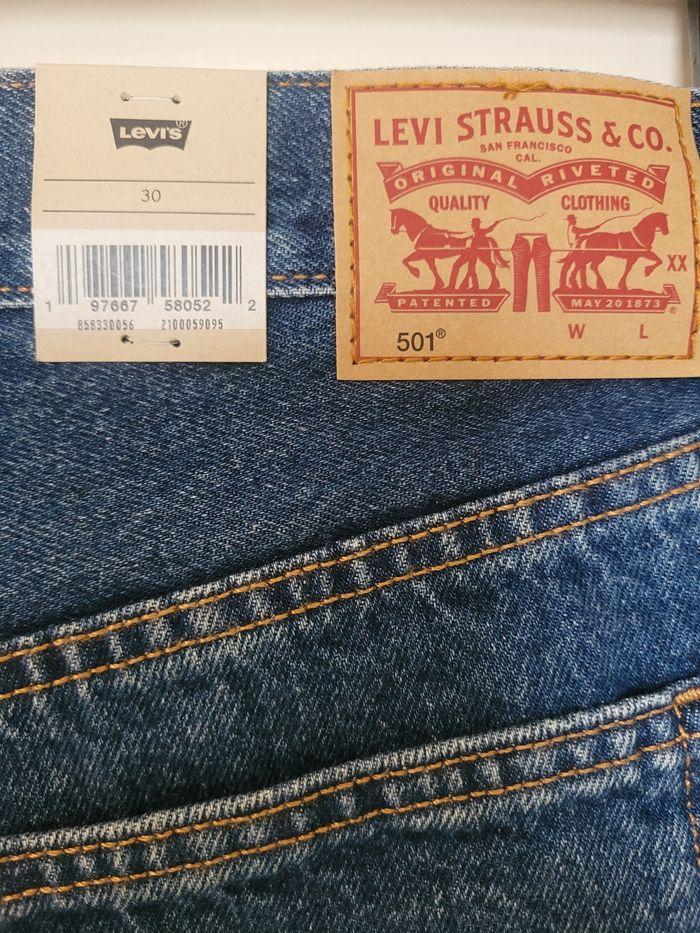 Short Levi's taille 42. Neuf avec étiquette - photo numéro 2