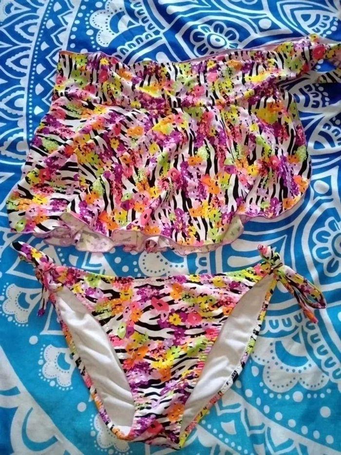 Bas de maillot de bain avec son petit paréo taille L - photo numéro 1