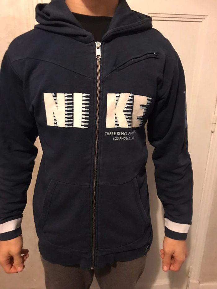 Veste à Zip et à capuche Nike taille XL enfant (13-15 ans) - photo numéro 1