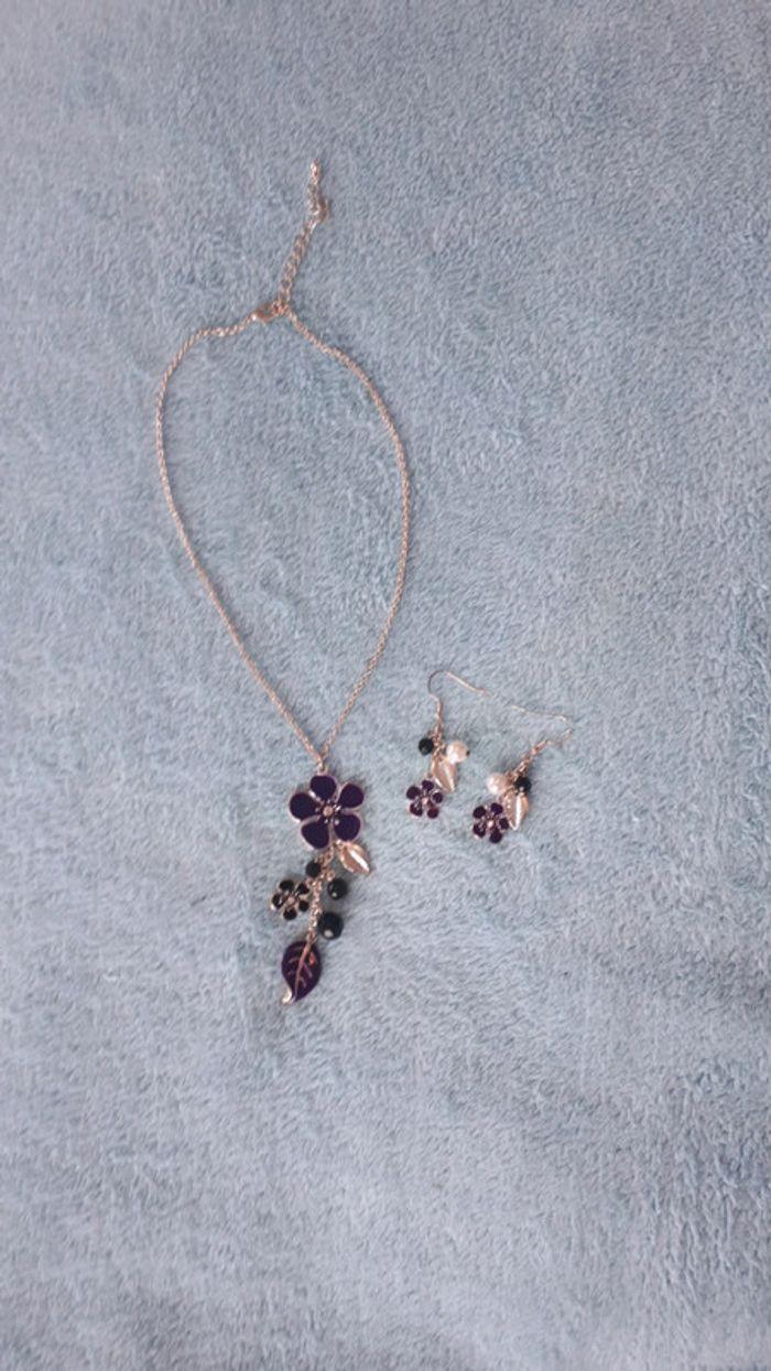 Parure collier + boucles d'oreilles fleurs violet et noir - photo numéro 3