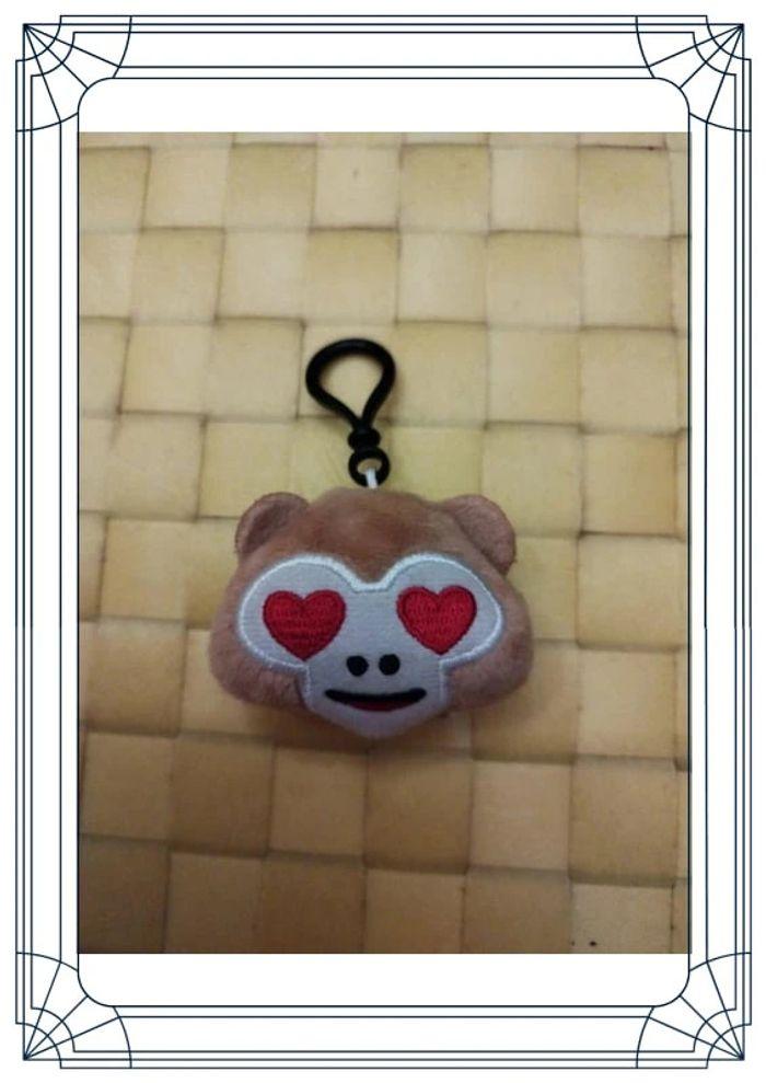 Porte clé keychain singe emoji monkey - photo numéro 3