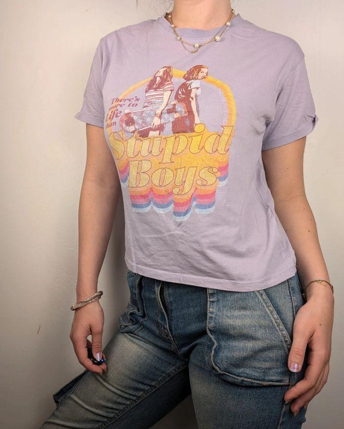 T-shirt stranger things violet Lila jaune orange rouge et rose - photo numéro 2