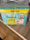 Pampers taille 2 (2X 68 langes + demi paquet)