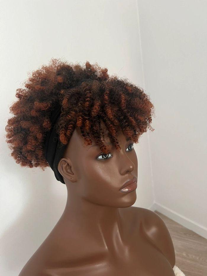 Perruque bandeau afro bouclée tendance - photo numéro 13