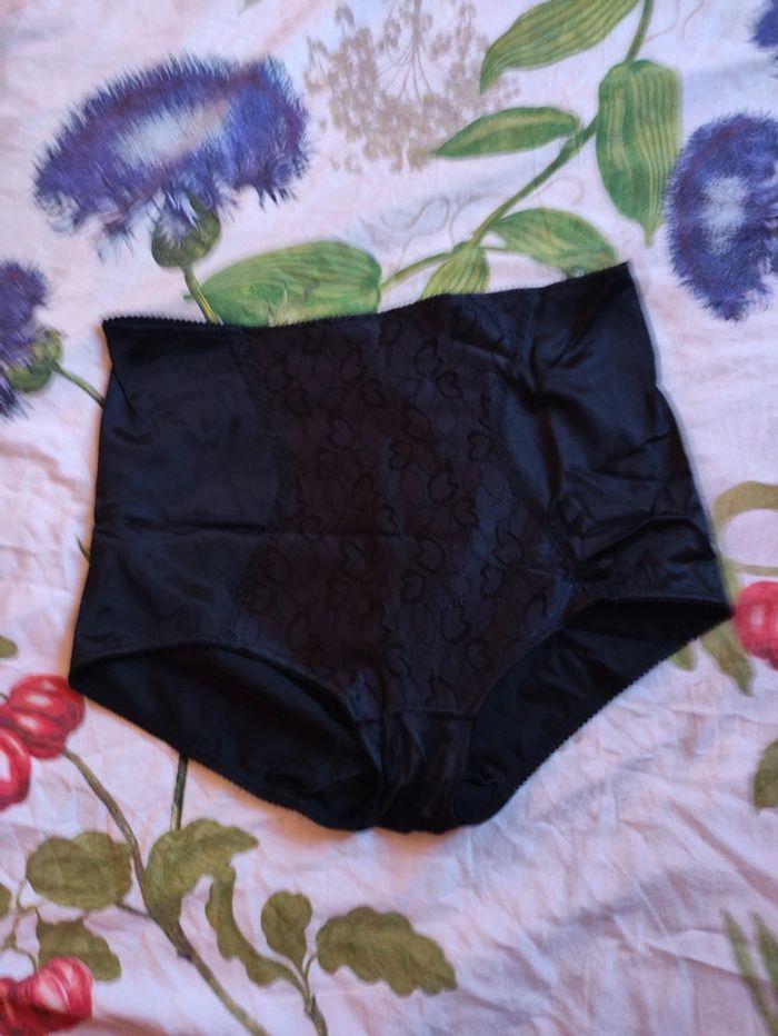 Culotte gainante noire décorée 110 Uk 44 - photo numéro 1