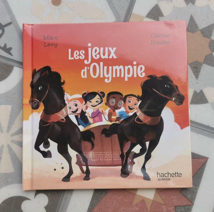 Livre LES JEUX D'OLYMPIE de MARC LEVY et CARINE HINDER HACHETTE JEUNESSE neuf