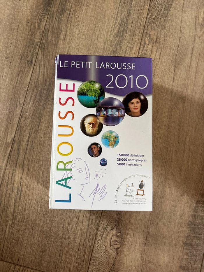 Petit Larousse - photo numéro 1