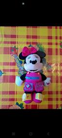 Peluche minnie avec activités motricité fine